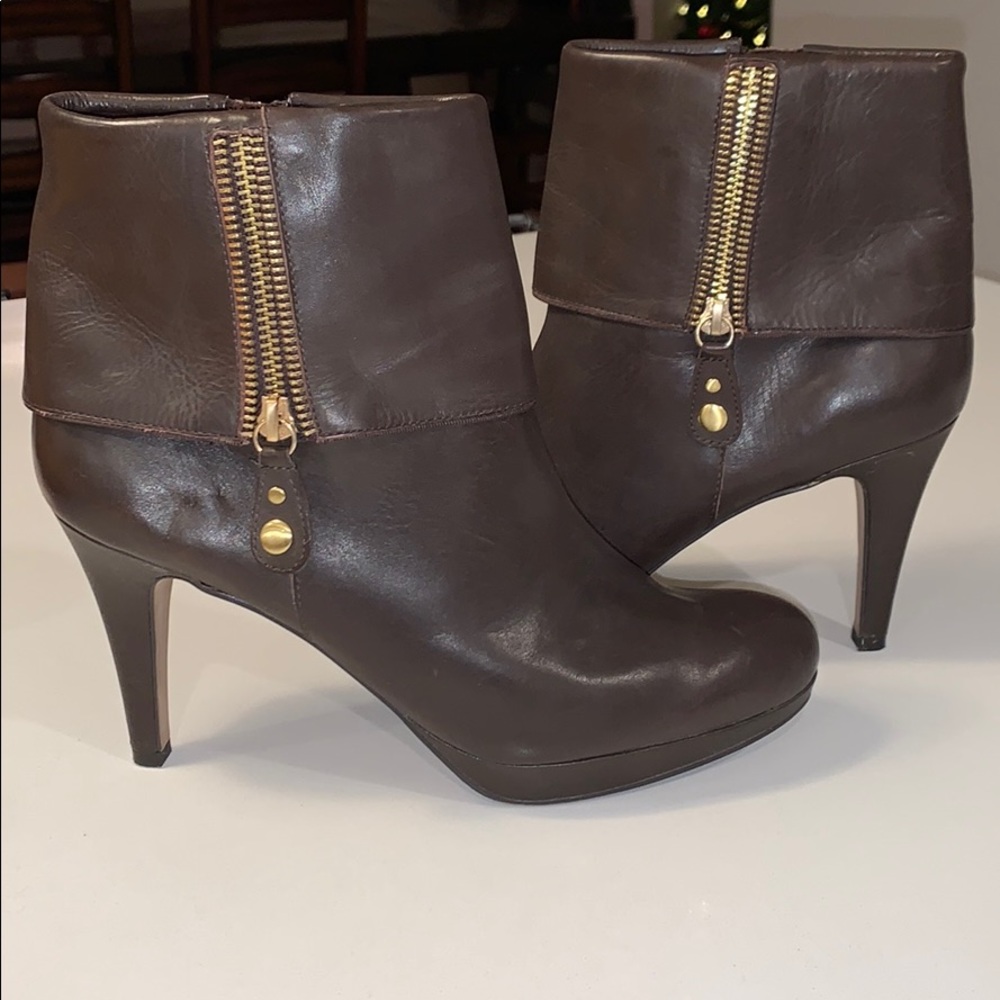Adrienne Vittadini zip/cuff ankle boots in Chestnut size 8.5